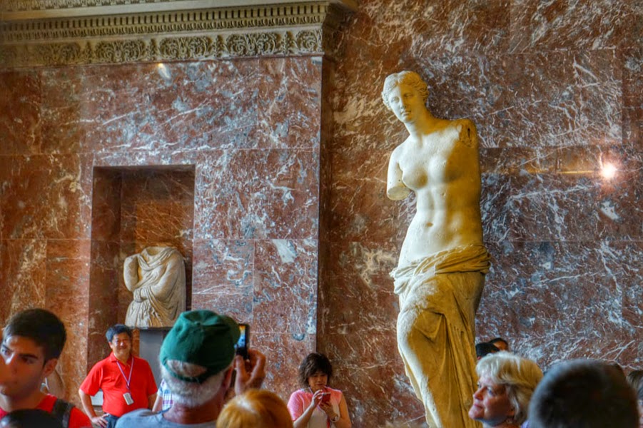 Venus de Milo Louvre Museum (1)