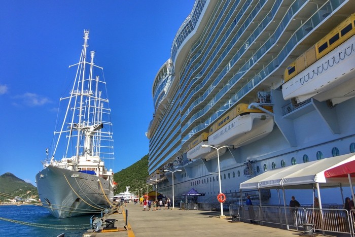 difference between a yacht and a cruise ship